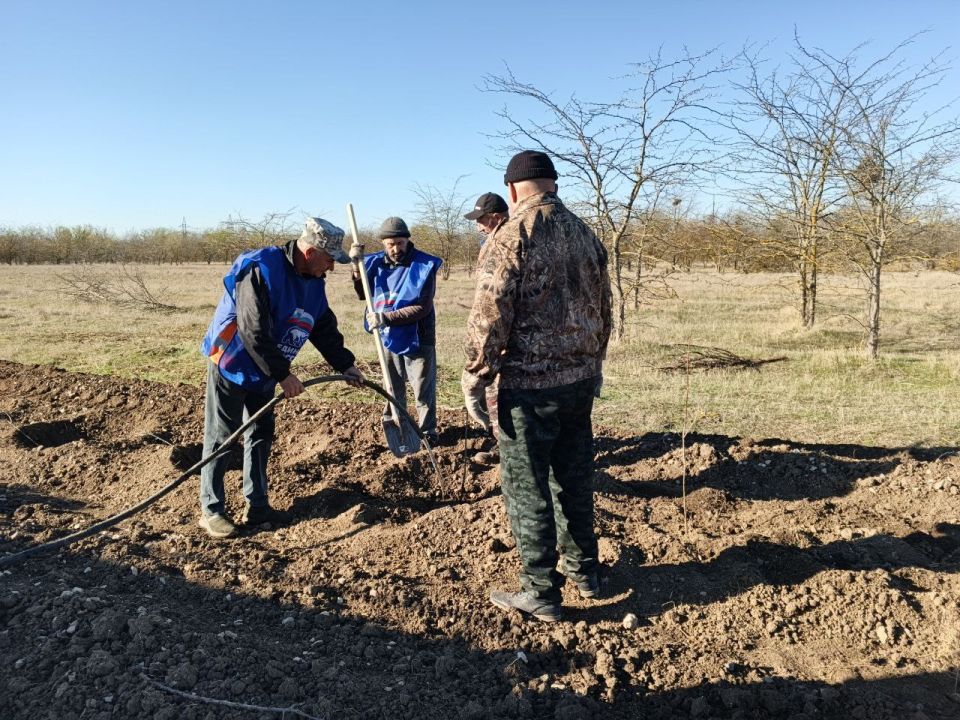 Денис Олейник: Сегодня совместно с депутатом Государственного Совета Республики Крым Жанной Хуторенко, председателем Раздольненского районного совета Татьяной Вышинской, главой Раздольненского сельского поселения Артуром... Денис Олейник: Сегодня совместно с депутатом Государственного Совета Республики Крым Жанной Хуторенко, председателем Раздольненского районного совета Татьяной Вышинской, главой Раздольненского сельского поселения Артуром...
