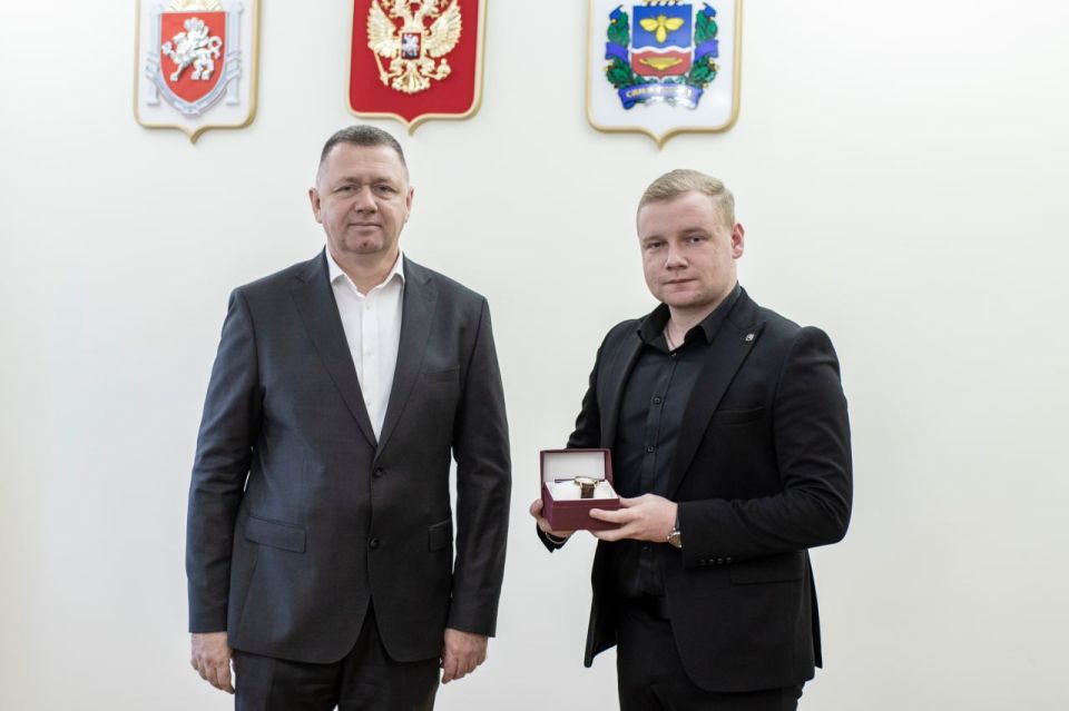 Михаил Афанасьев: Накануне одного из самых замечательных праздников в году — Дня народного единства вручил заслуженные награды Михаил Афанасьев: Накануне одного из самых замечательных праздников в году — Дня народного единства вручил заслуженные награды