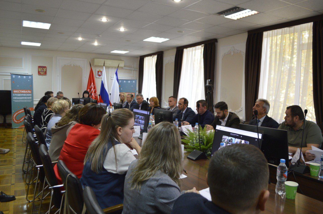 В Крымском инженерно-педагогическом университете им. Февзи Якубова прошёл форум по патриотическому воспитанию В Крымском инженерно-педагогическом университете им. Февзи Якубова прошёл форум по патриотическому воспитанию