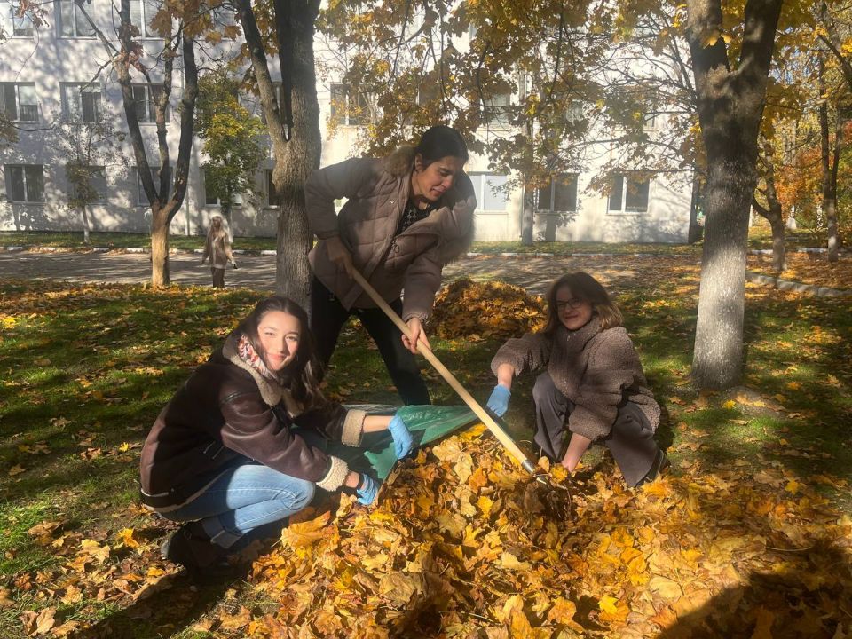 «Чистый Крым»: коллектив МБОУ «СОШ № 4 имени маршала Ф.И. Толбухина» города Симферополя, родители и обучающиеся присоединились к общереспубликанскому субботнику! «Чистый Крым»: коллектив МБОУ «СОШ № 4 имени маршала Ф.И. Толбухина» города Симферополя, родители и обучающиеся присоединились к общереспубликанскому субботнику!