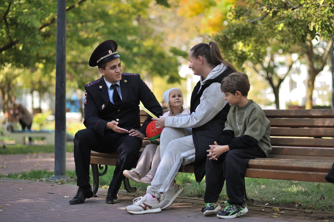 МВД по Республике Крым приглашает жителей полуострова поддержать в финале конкурса «Народный участковый – 2025» Эрвина Талубова