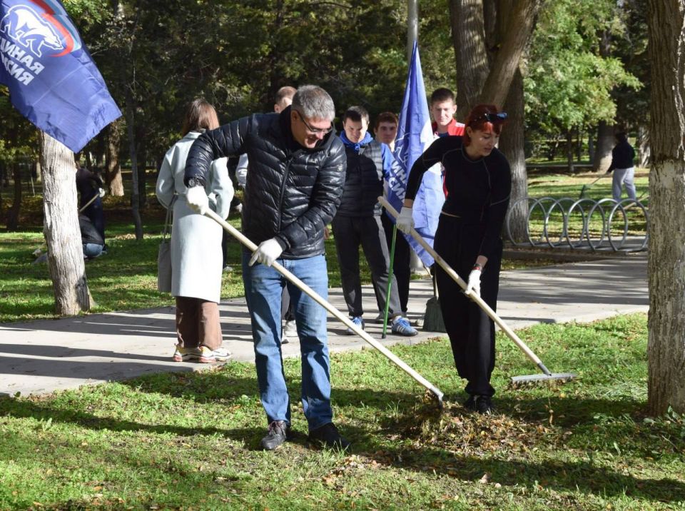 Александр Юрьев: Вместе с евпаторийской молодежью, коллегами из администрации и депутатского корпуса, сотрудниками городских предприятий и организаций принял участие в экологической акции в рамках партийного проекта Единой... Александр Юрьев: Вместе с евпаторийской молодежью, коллегами из администрации и депутатского корпуса, сотрудниками городских предприятий и организаций принял участие в экологической акции в рамках партийного проекта Единой...