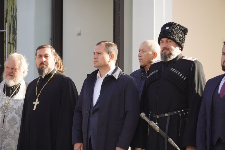 Сегодня у храма апостола Андрея Первозванного прошел чин освящения новой часовни Покрова Пресвятой Богородицы Сегодня у храма апостола Андрея Первозванного прошел чин освящения новой часовни Покрова Пресвятой Богородицы