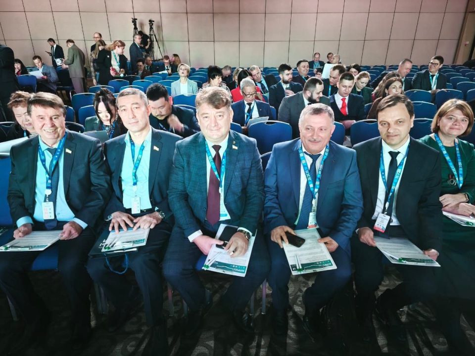 Председатель Государственного комитета по делам межнациональных отношений Республики Крым Руслан Якубов в составе делегации Республики Крым принял участие в X юбилейной просветительской акции «Большой этнографический... Председатель Государственного комитета по делам межнациональных отношений Республики Крым Руслан Якубов в составе делегации Республики Крым принял участие в X юбилейной просветительской акции «Большой этнографический...