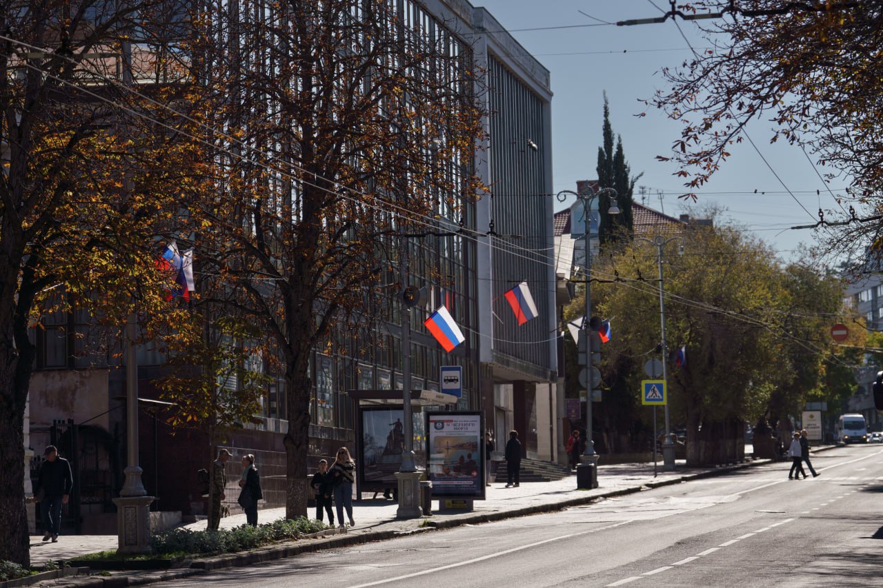 Михаил Развожаев: Украшаем Севастополь к Дню народного единства Михаил Развожаев: Украшаем Севастополь к Дню народного единства