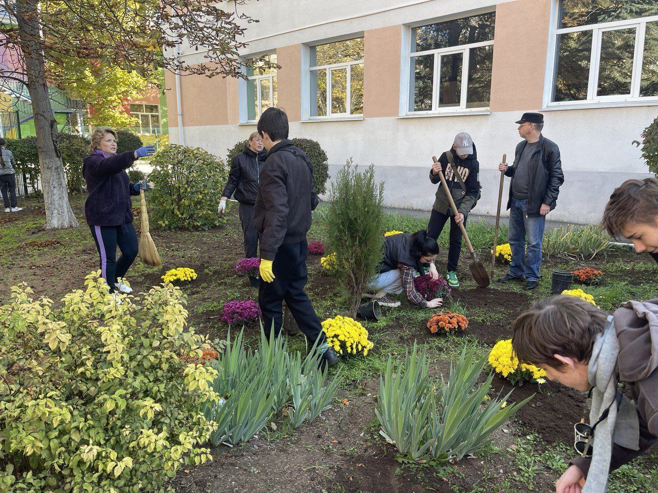 1 ноября по инициативе Председателя Государственного совета Республики Крым Владимира Константинова состоялся Всекрымский субботник 1 ноября по инициативе Председателя Государственного совета Республики Крым Владимира Константинова состоялся Всекрымский субботник