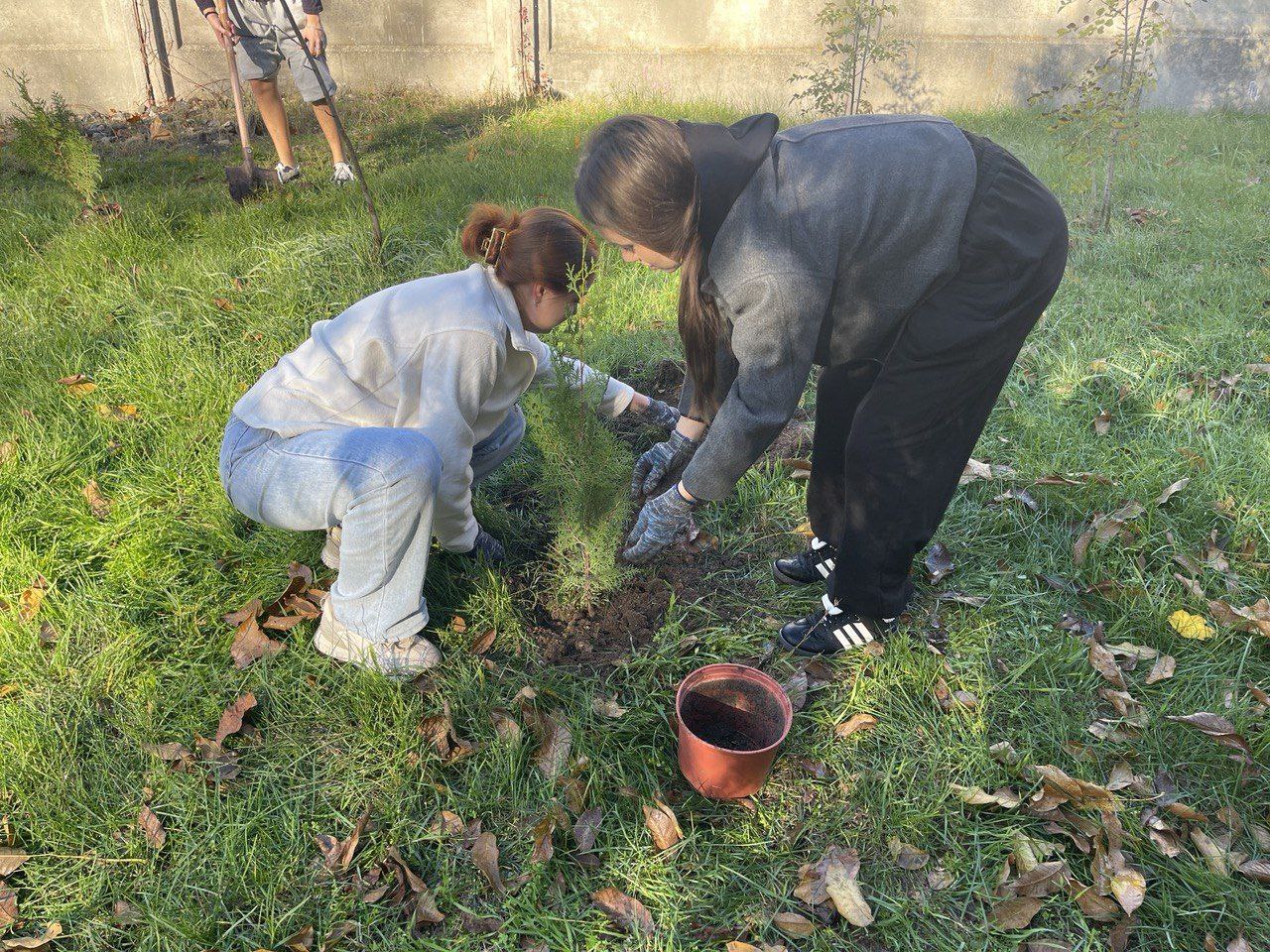 1 ноября по инициативе Председателя Государственного совета Республики Крым Владимира Константинова состоялся Всекрымский субботник 1 ноября по инициативе Председателя Государственного совета Республики Крым Владимира Константинова состоялся Всекрымский субботник