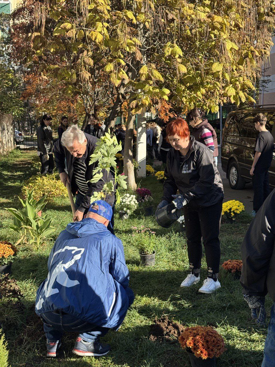 1 ноября по инициативе Председателя Государственного совета Республики Крым Владимира Константинова состоялся Всекрымский субботник 1 ноября по инициативе Председателя Государственного совета Республики Крым Владимира Константинова состоялся Всекрымский субботник