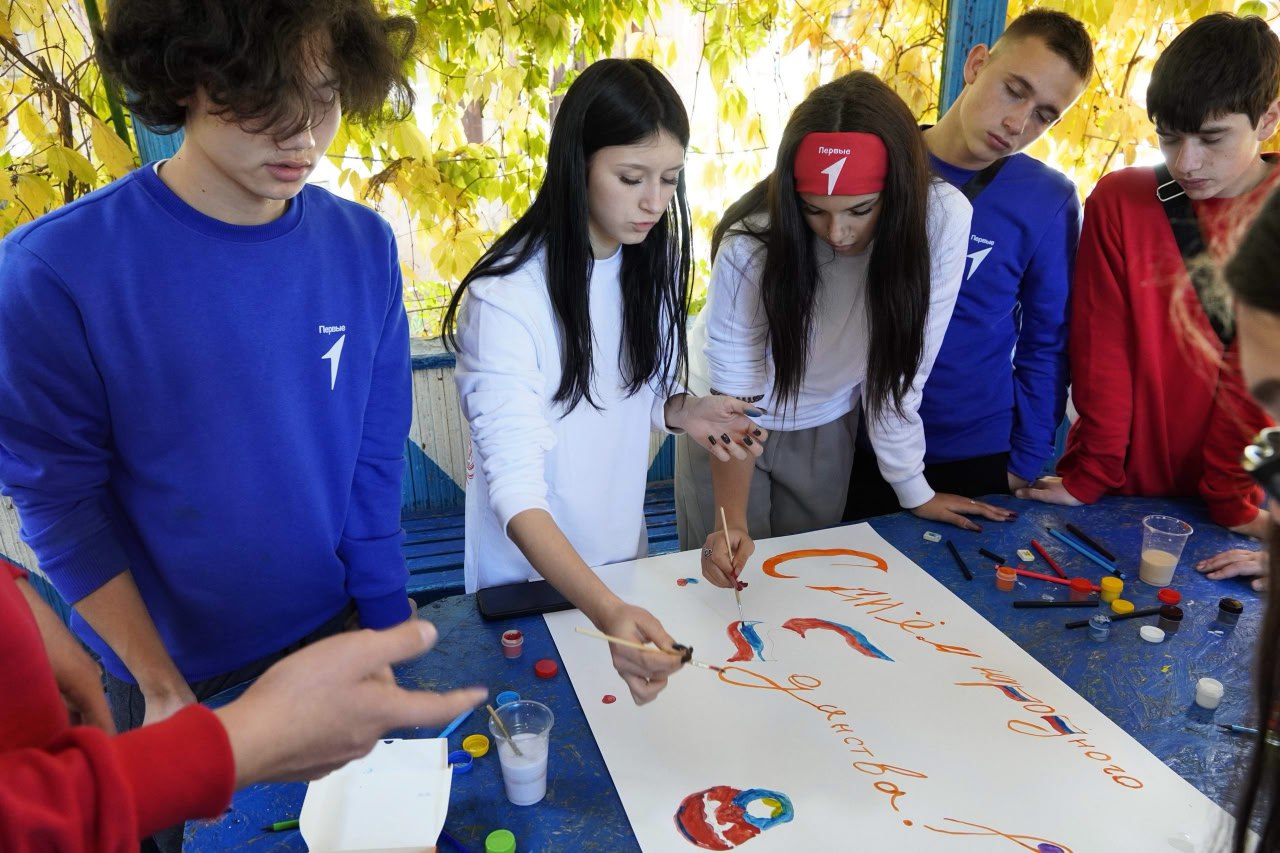 Владимир Сальдо: Более 150 активистов «Движения Первых» из восьми округов Херсонской области провели тематическую смену в Крыму Владимир Сальдо: Более 150 активистов «Движения Первых» из восьми округов Херсонской области провели тематическую смену в Крыму