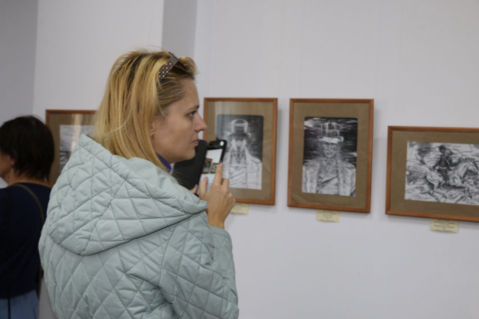 В историческом музее ГБУ РК «Музей-заповедник «Судакская крепость» при поддержке Министерства культуры Республики Крым открылась выставка «Лев», на которой представлены иллюстрации Артёма Лоскота к произведениям Льва...