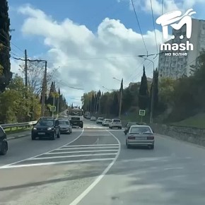 Атеншн всем, кто едет в сторону Алушты по Ангарскому перевалу — вы сейчас встрянете в пробку