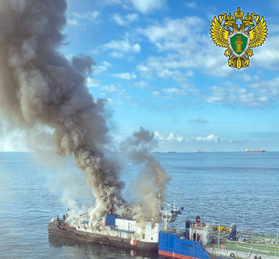 Следователи выясняют обстоятельства возгорания буксира в Керченском проливе, сообщили в западном межрегиональном следственном управлении на транспорте СК РФ