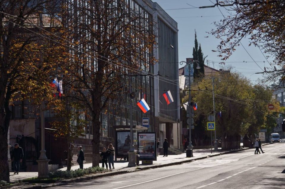 Севастопольские улицы украсят в преддверии Дня народного единства Севастопольские улицы украсят в преддверии Дня народного единства