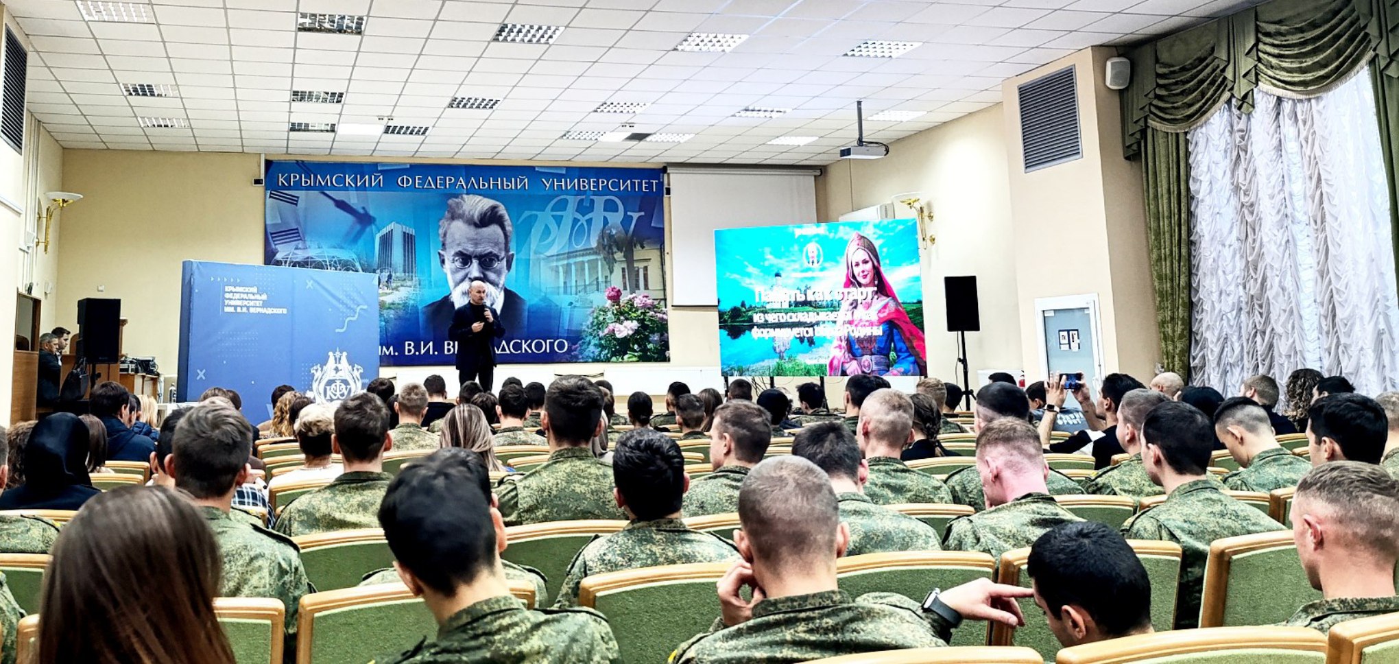 В КФУ началась встреча с известным российским политиком Николаем Стариковым В КФУ началась встреча с известным российским политиком Николаем Стариковым