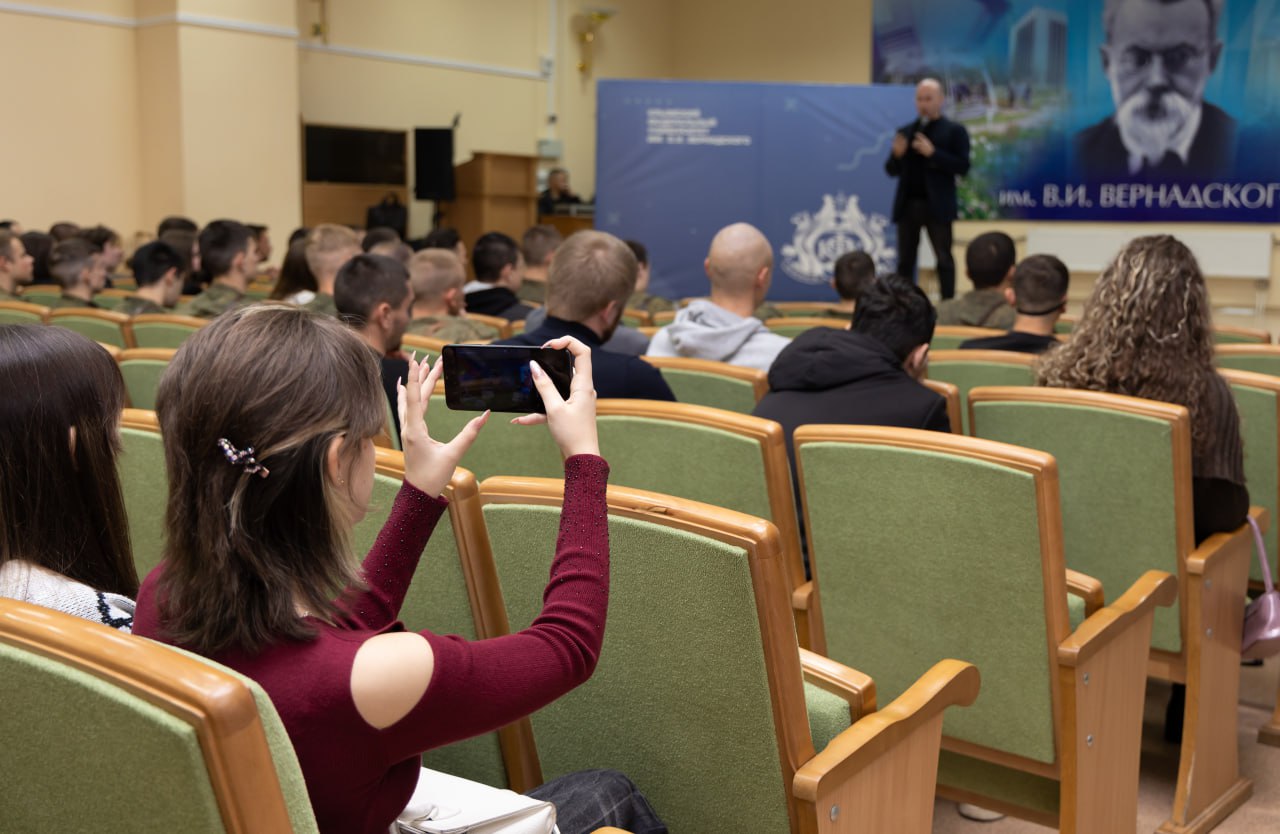 Встреча с Николаем Стариковым в Крыму: Память как ресурс для патриотического воспитания Встреча с Николаем Стариковым в Крыму: Память как ресурс для патриотического воспитания