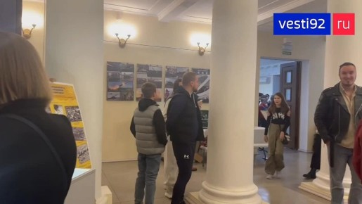 Прямо сейчас в стенах ретро-кинотеатра «Украина» проходит Ночь искусств