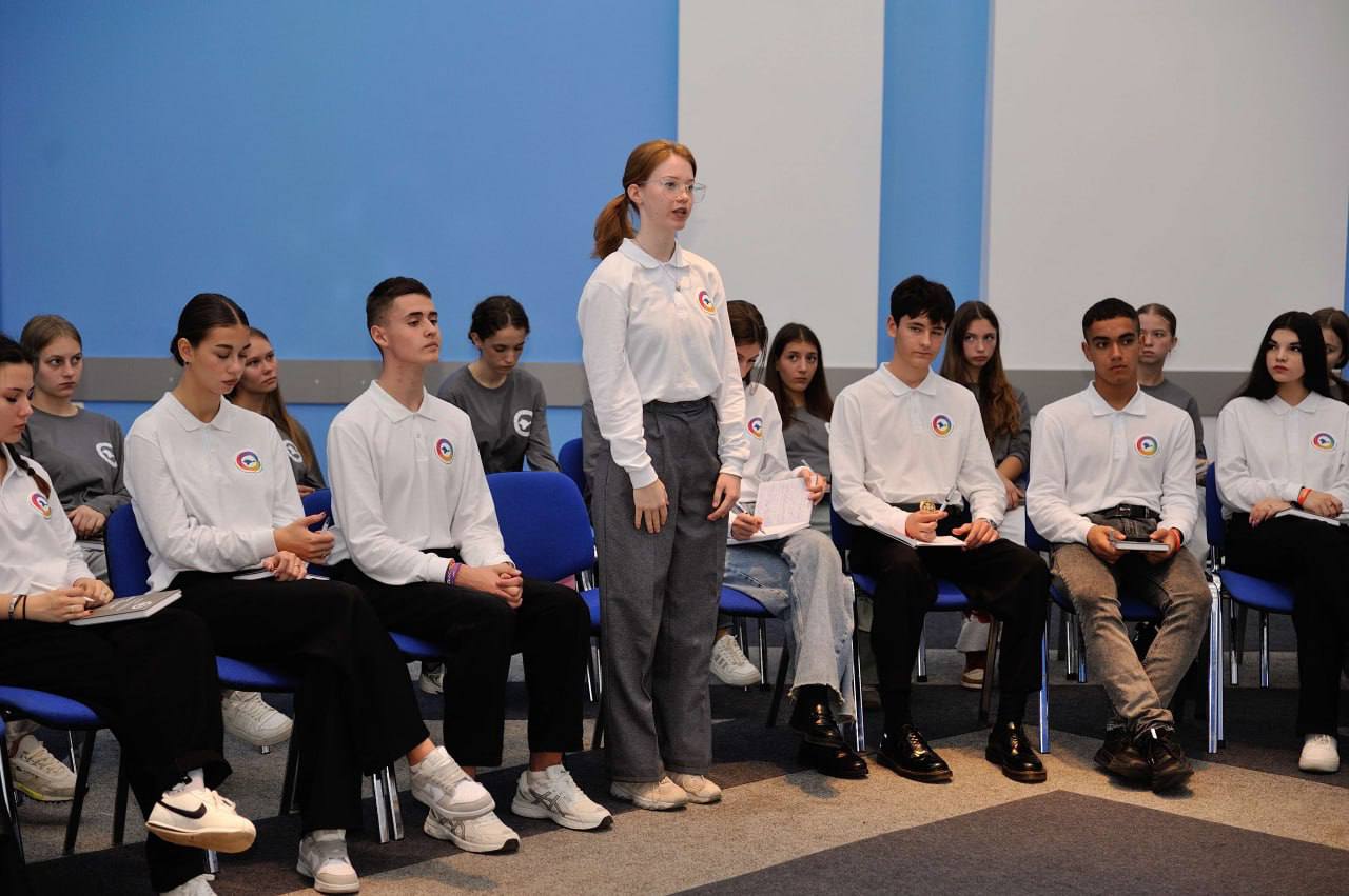 Сотрудники МВД по Республике Крым обсудили с ученическим самоуправлением Крыма основные проблемы безопасности Сотрудники МВД по Республике Крым обсудили с ученическим самоуправлением Крыма основные проблемы безопасности