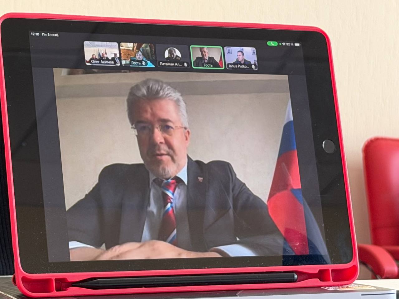 Анастасия Гридчина: Сегодня по приглашению председателя правления МОО «Луганское землячество» Олега Акимова, вместе с первым секретарем Представительства МИД РФ в Крыму и г. Севастополь Олегом Родивиловым и руководителем... Анастасия Гридчина: Сегодня по приглашению председателя правления МОО «Луганское землячество» Олега Акимова, вместе с первым секретарем Представительства МИД РФ в Крыму и г. Севастополь Олегом Родивиловым и руководителем...