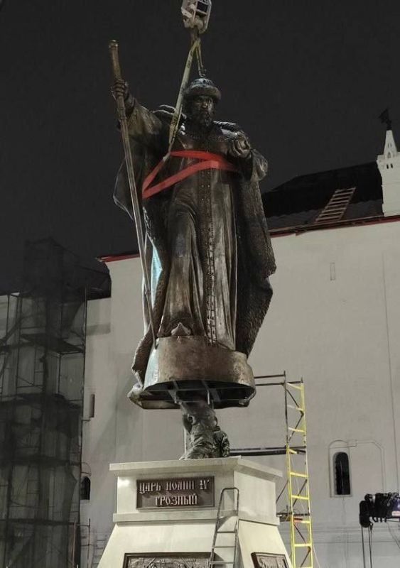 Памятник Ивану Грозному установили в центре Вологды Памятник Ивану Грозному установили в центре Вологды