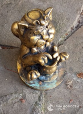 В поисках бронзовых котов