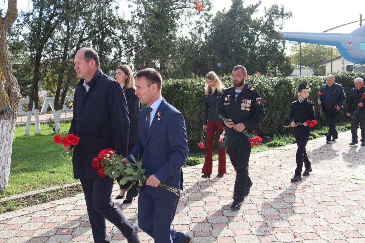 Юрий Нимченко: Воинскому долгу верны: в Крыму увековечили подвиг военных летчиков Юрий Нимченко: Воинскому долгу верны: в Крыму увековечили подвиг военных летчиков