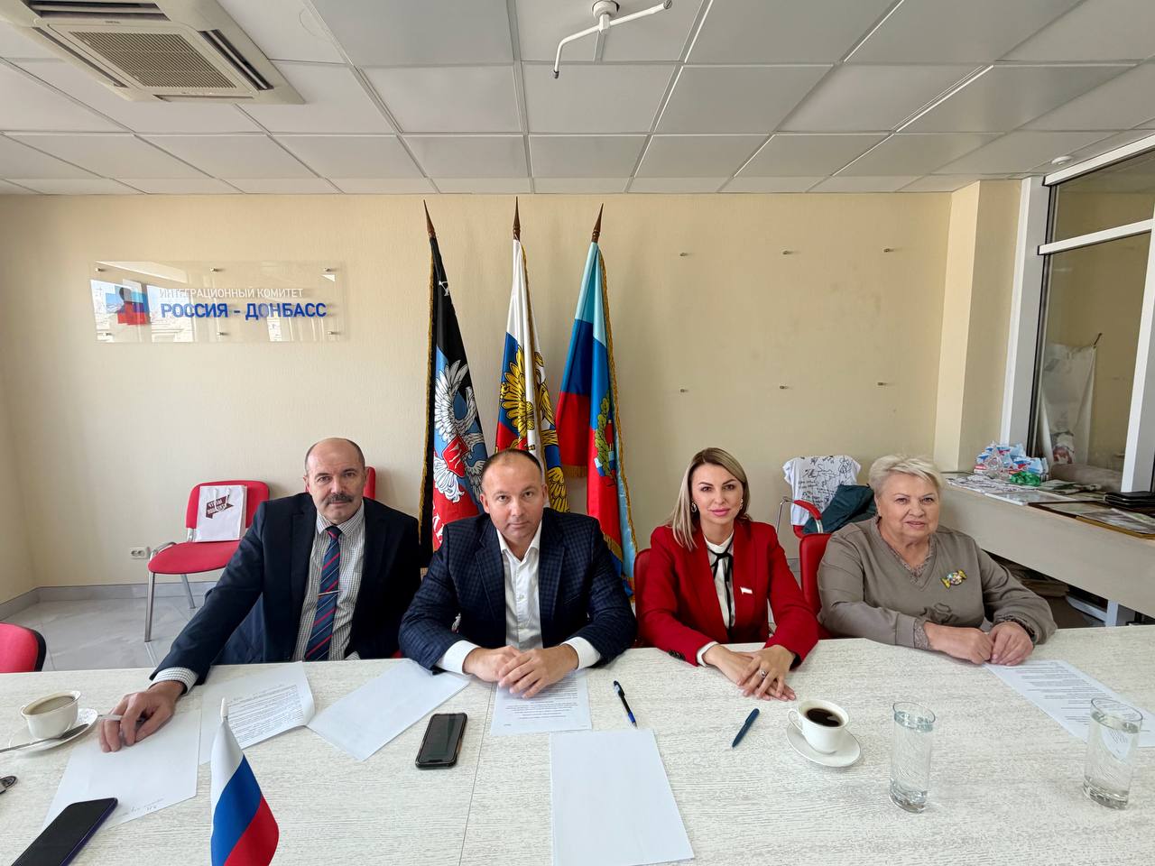 Анастасия Гридчина: Сегодня по приглашению председателя правления МОО «Луганское землячество» Олега Акимова, вместе с первым секретарем Представительства МИД РФ в Крыму и г. Севастополь Олегом Родивиловым и руководителем... Анастасия Гридчина: Сегодня по приглашению председателя правления МОО «Луганское землячество» Олега Акимова, вместе с первым секретарем Представительства МИД РФ в Крыму и г. Севастополь Олегом Родивиловым и руководителем...