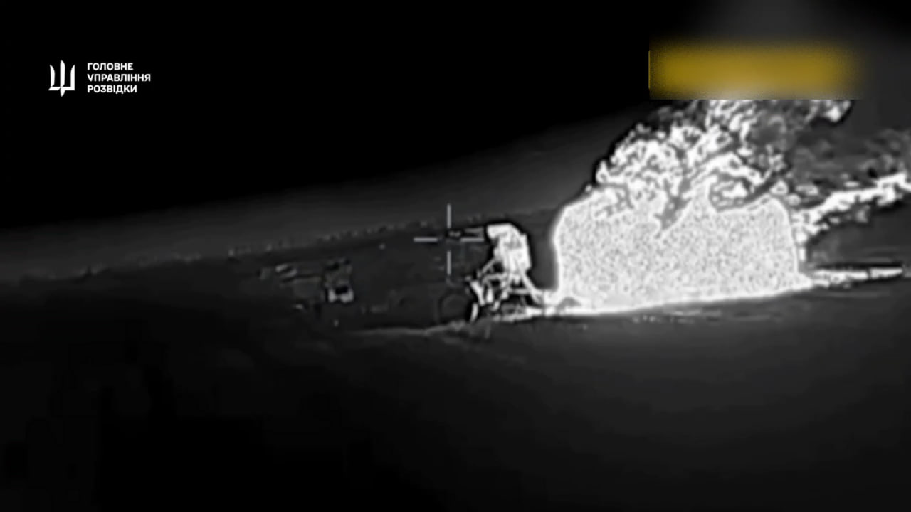 Уничтожение многофункциональной РЛС 92Н6Е и аппаратуры автономной системы электроснабжения из состава ЗРС С-400 «Триумф», а также поражение РЛС П-18 «Терек», ударами дронов-камикадзе в Крыму Уничтожение многофункциональной РЛС 92Н6Е и аппаратуры автономной системы электроснабжения из состава ЗРС С-400 «Триумф», а также поражение РЛС П-18 «Терек», ударами дронов-камикадзе в Крыму