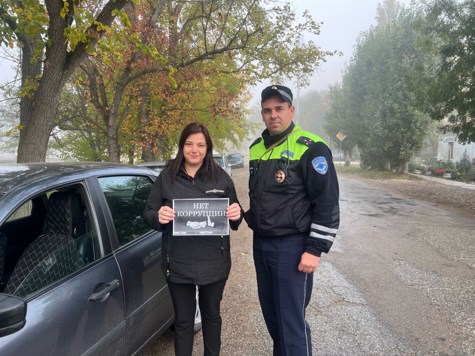 В Нижнегорском районе сотрудники полиции провели акцию «Нет — коррупции!» В Нижнегорском районе сотрудники полиции провели акцию «Нет — коррупции!»