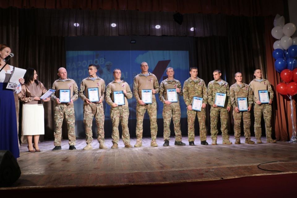 В День народного единства важно не только отмечать значимость этого праздника, но и подчеркивать достижения тех, кто активно участвует в поддержании единства и сотрудничества в нашей великой стране