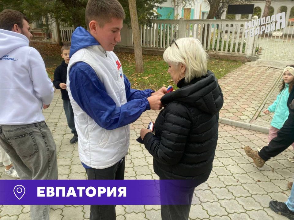 Молодогвардейцы Крыма отмечают День народного единства Молодогвардейцы Крыма отмечают День народного единства