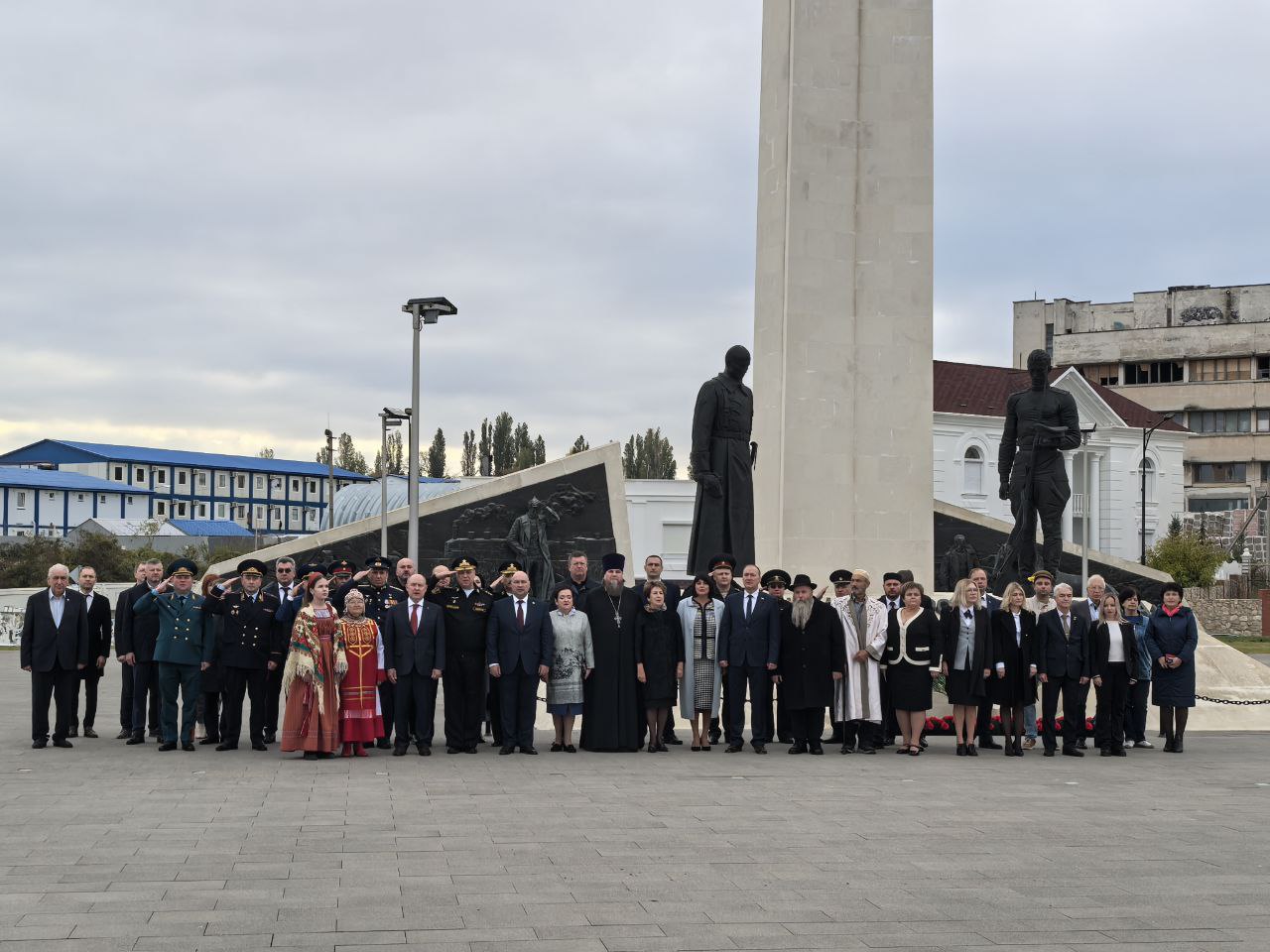 Екатерина Алтабаева: Праздничные торжества в Севастополе начались с возложения цветов и венков к стеле памятника «Сыновьям России, воевавшим в Гражданскую войну» Екатерина Алтабаева: Праздничные торжества в Севастополе начались с возложения цветов и венков к стеле памятника «Сыновьям России, воевавшим в Гражданскую войну»