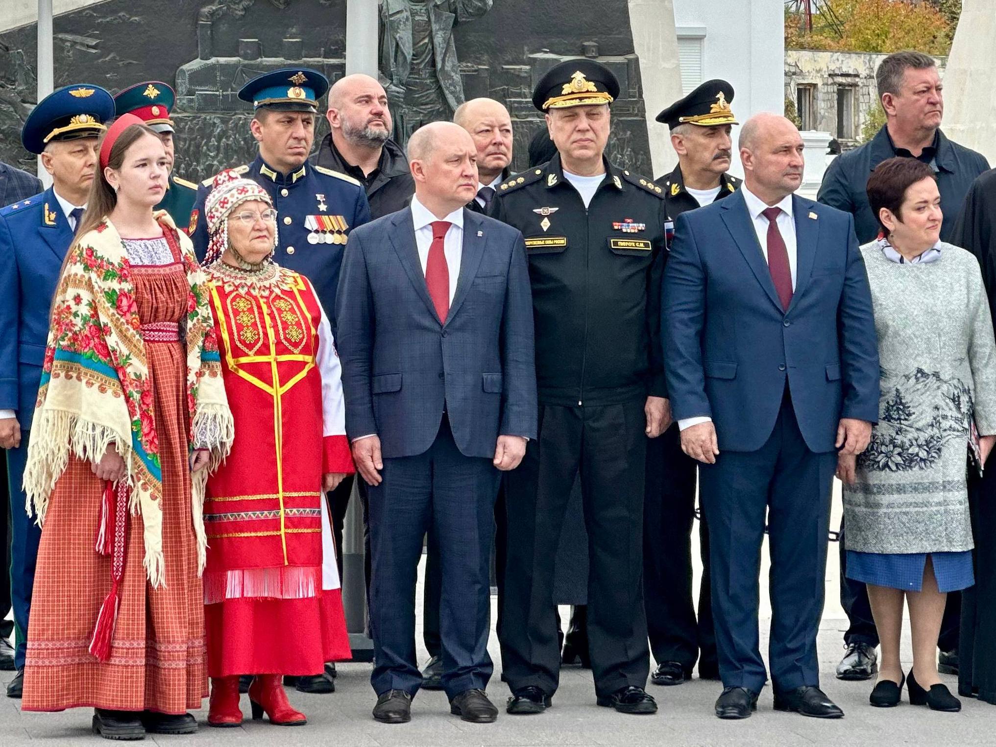 Владимир Немцев: В День народного единства возложили цветы и венок к памятнику «100-летия окончания Гражданской войны на Юге России» вместе с Губернатором Севастополя Михаилом Развожаевым, командующим Черноморским флотом... Владимир Немцев: В День народного единства возложили цветы и венок к памятнику «100-летия окончания Гражданской войны на Юге России» вместе с Губернатором Севастополя Михаилом Развожаевым, командующим Черноморским флотом...