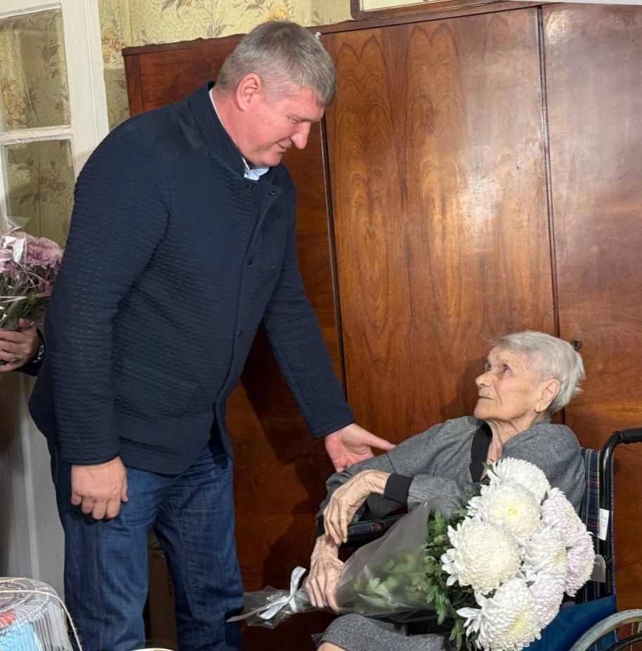 Почетная жительница Джанкоя Екатерина Васильевна Хоменко отмечает свой 103 День рождения Почетная жительница Джанкоя Екатерина Васильевна Хоменко отмечает свой 103 День рождения