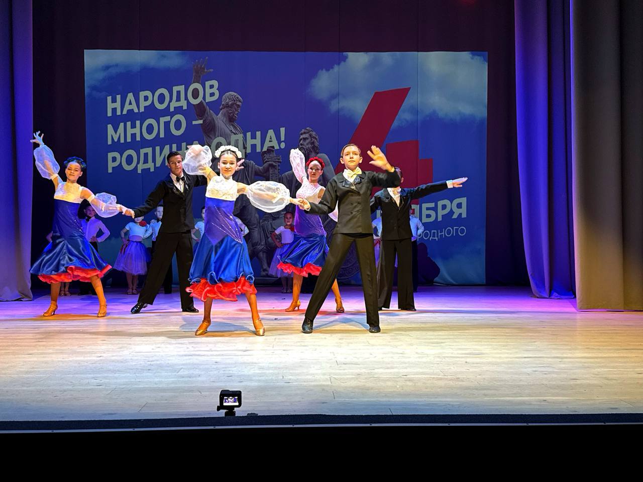 Праздничный концерт в Черноморском РДК ко Дню народного единства! Праздничный концерт в Черноморском РДК ко Дню народного единства!