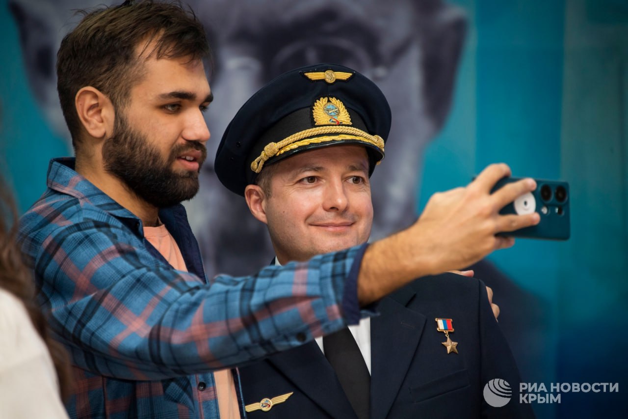 В КФУ имени Вернадского прошла встреча с Героем РФ Дамиром Юсуповым В КФУ имени Вернадского прошла встреча с Героем РФ Дамиром Юсуповым