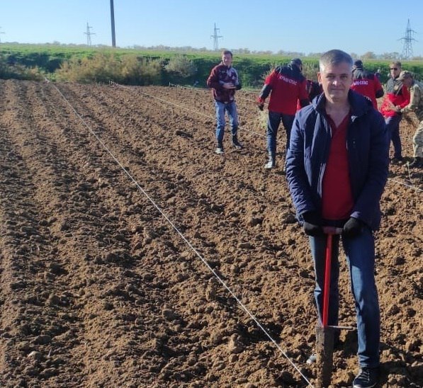 Заведующий отделом по контролю и надзору за долевым строительством Минжилполитики и стройнадзора Крыма Алексей Кухарик принял участие в ежегодной Всероссийской акции «Сохраним лес», которая прошла в селе Червоное Сакского...