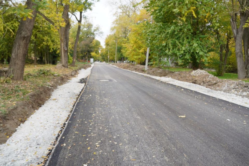 Компания «СТГ-Юг» приступила к ремонту ул. Энгельса. Многие годы керчане поднимали вопрос обустройства дороги, проходящей вдоль жилых домов и детского сада №52 «Жемчужинка» Компания «СТГ-Юг» приступила к ремонту ул. Энгельса. Многие годы керчане поднимали вопрос обустройства дороги, проходящей вдоль жилых домов и детского сада №52 «Жемчужинка»