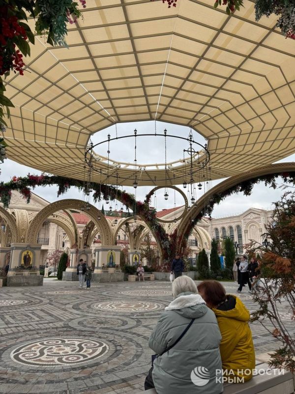 Осенняя атмосфера в Новом Херсонесе Осенняя атмосфера в Новом Херсонесе