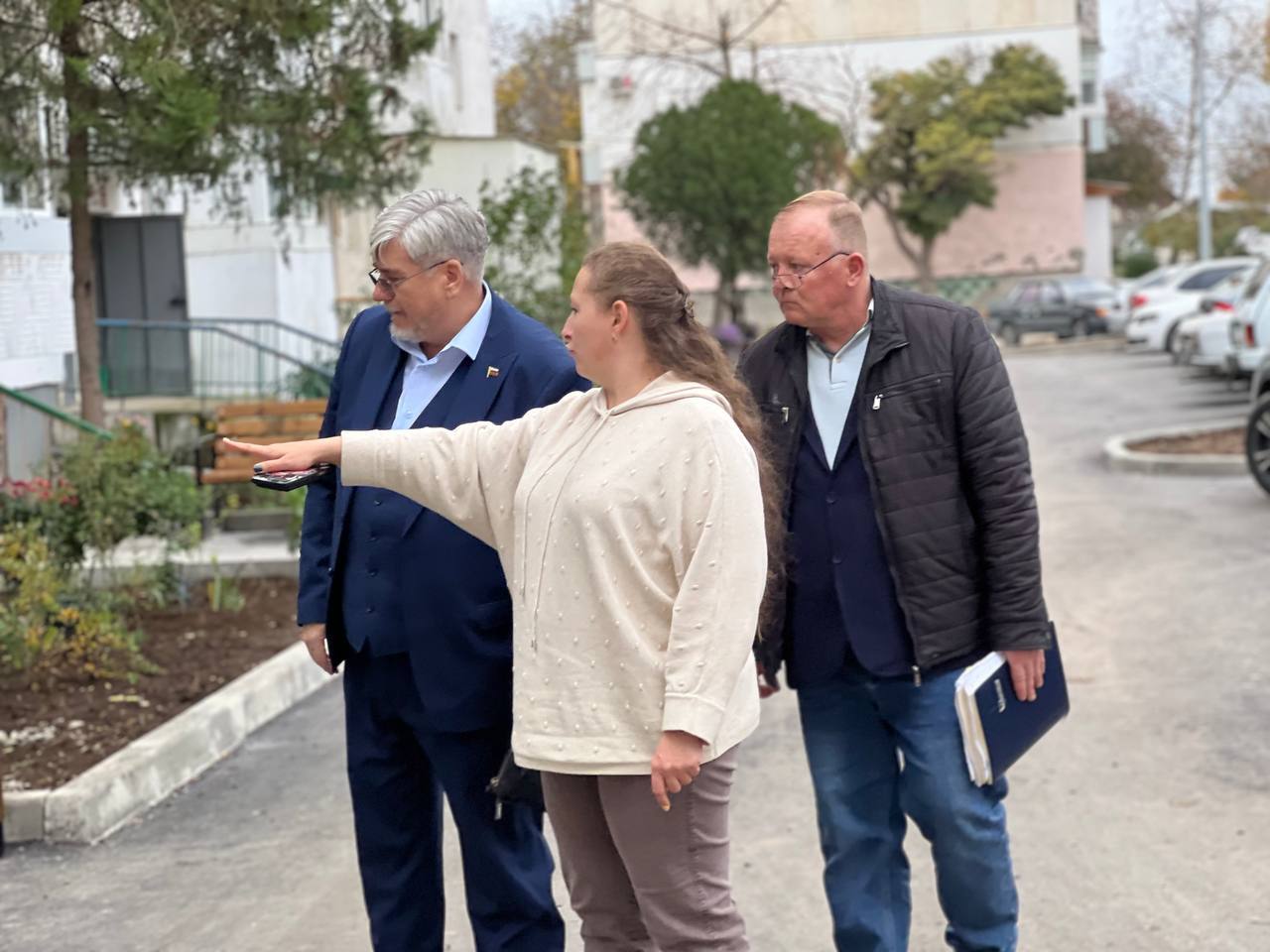 «Благоустроенные дворы и общественные территории – это не только красиво, но, в первую очередь, комфортно для жителей. Внимательно осмотрели все территории и определили перечень вопросов, которые необходимо доработать», –... «Благоустроенные дворы и общественные территории – это не только красиво, но, в первую очередь, комфортно для жителей. Внимательно осмотрели все территории и определили перечень вопросов, которые необходимо доработать», –...