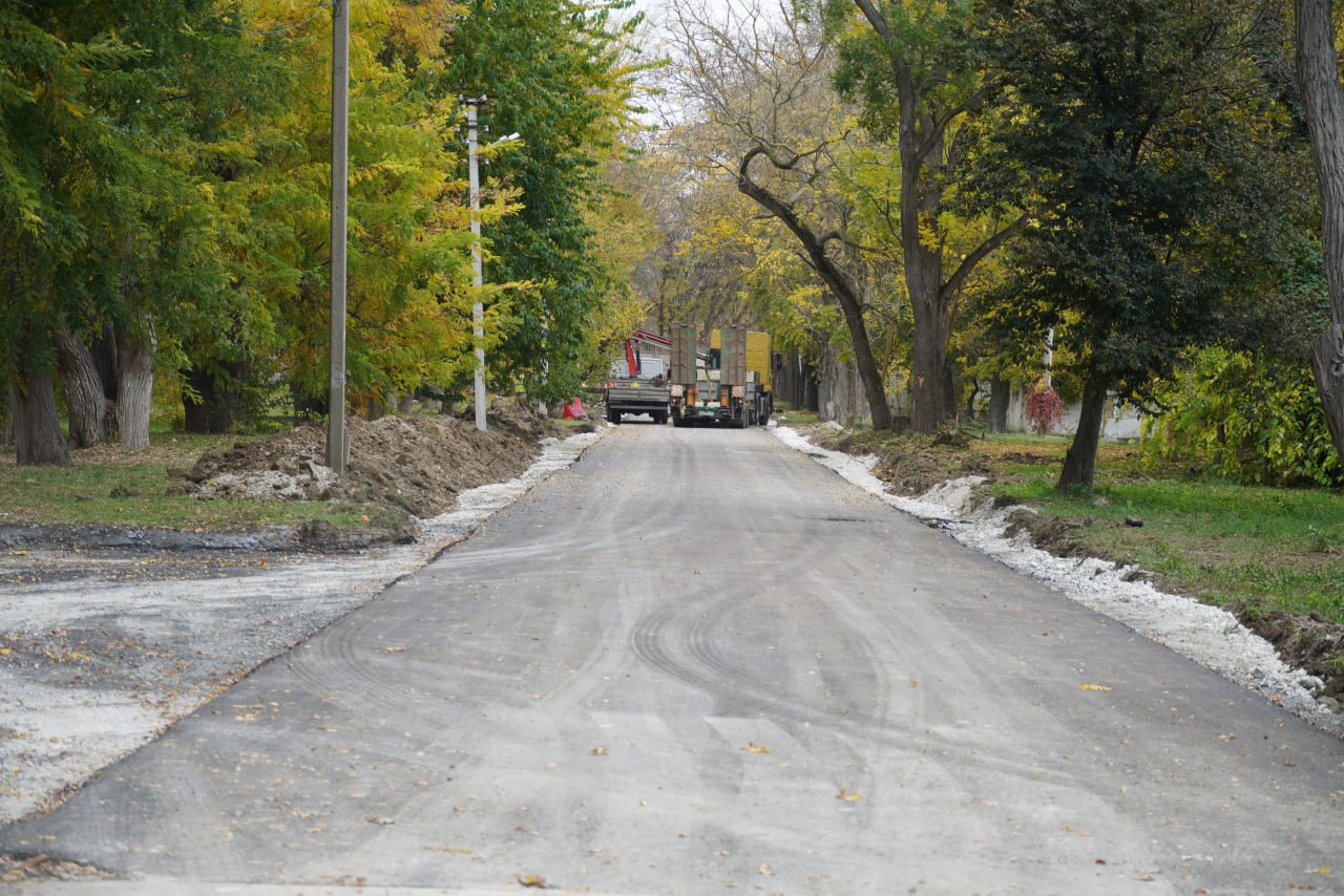 Компания «СТГ-Юг» приступила к ремонту ул. Энгельса. Многие годы керчане поднимали вопрос обустройства дороги, проходящей вдоль жилых домов и детского сада №52 «Жемчужинка» Компания «СТГ-Юг» приступила к ремонту ул. Энгельса. Многие годы керчане поднимали вопрос обустройства дороги, проходящей вдоль жилых домов и детского сада №52 «Жемчужинка»