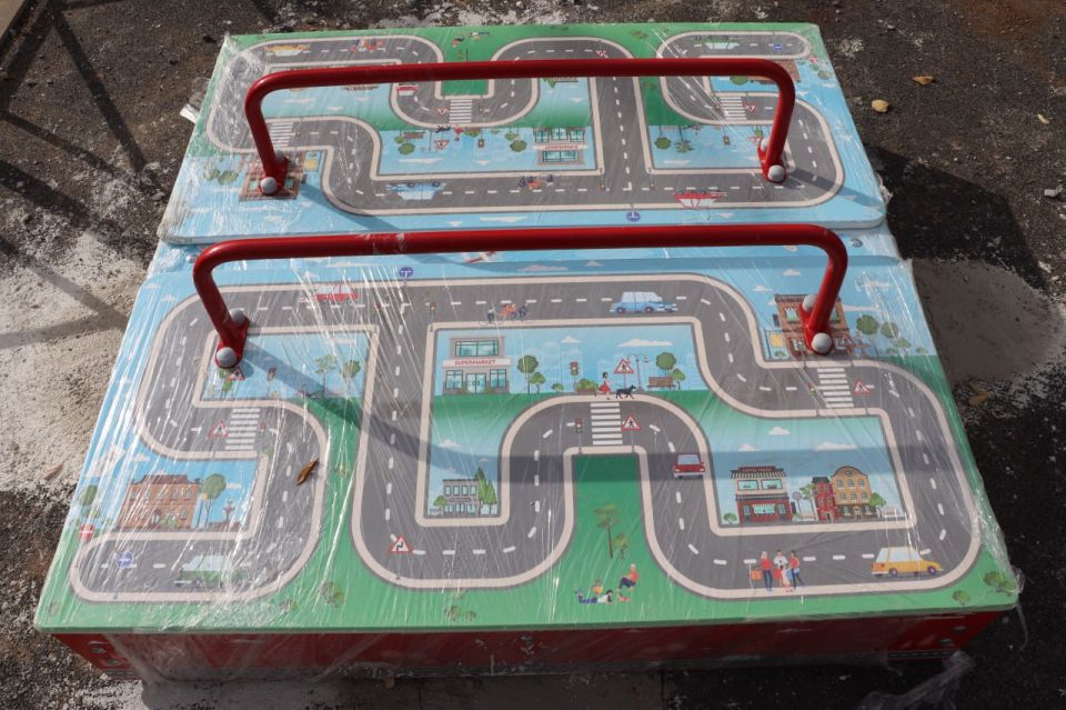 Новые игровые элементы устанавливают во дворе по ул. Славы, 25/12, 23, 21, Фестивальной, 2, 6, Всесоюзной, 10, в рамках благоустройства территории Новые игровые элементы устанавливают во дворе по ул. Славы, 25/12, 23, 21, Фестивальной, 2, 6, Всесоюзной, 10, в рамках благоустройства территории