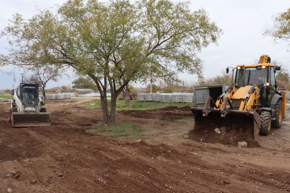 Владислав Хаджиев: Депутат Госдумы РФ VIII созыва Леонид Бабашов посетил с рабочим визитом Сакский район Владислав Хаджиев: Депутат Госдумы РФ VIII созыва Леонид Бабашов посетил с рабочим визитом Сакский район