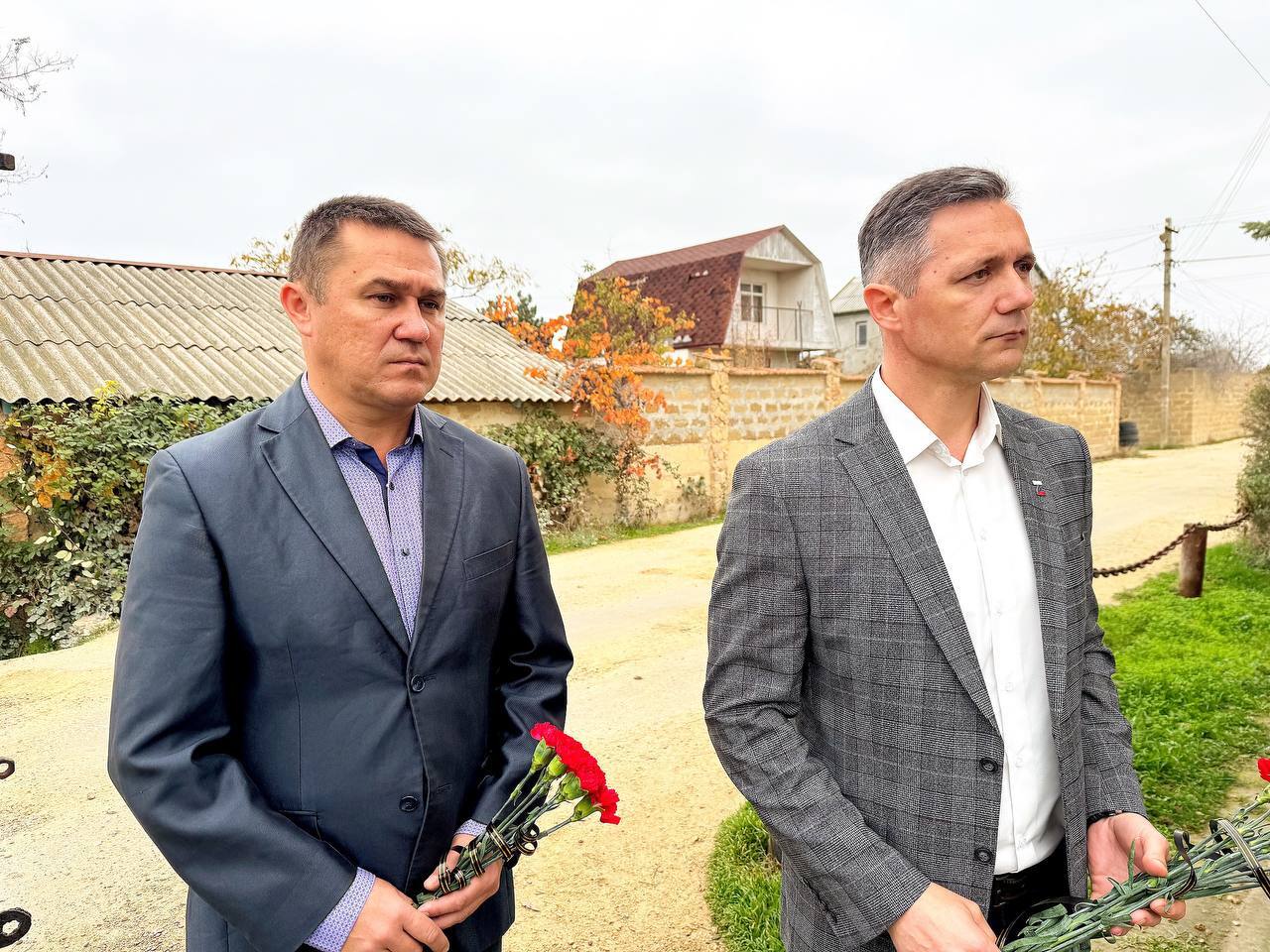 В СНТ «Волна» открыта мемориальная табличка Олегу Голиченко В СНТ «Волна» открыта мемориальная табличка Олегу Голиченко