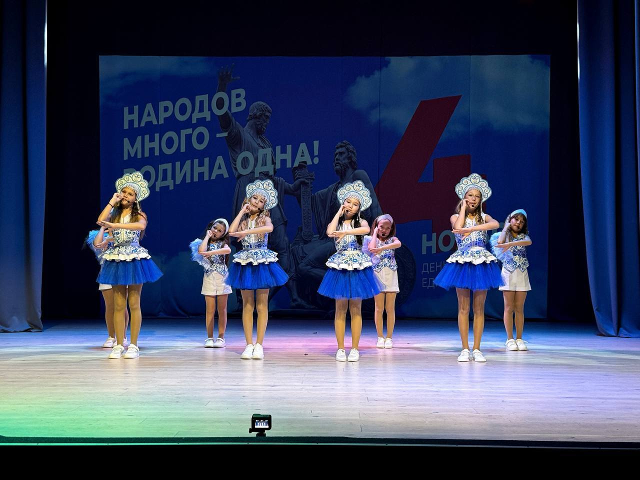 Праздничный концерт в Черноморском РДК ко Дню народного единства! Праздничный концерт в Черноморском РДК ко Дню народного единства!