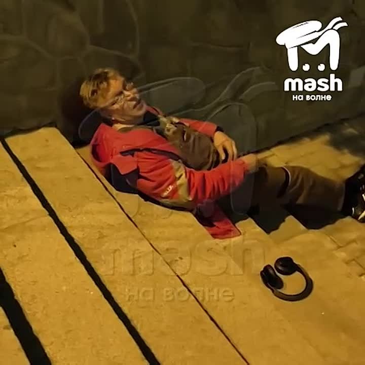 Универсальный совет от начальства "каком к верху" был принят этими ребятами слишком буквально