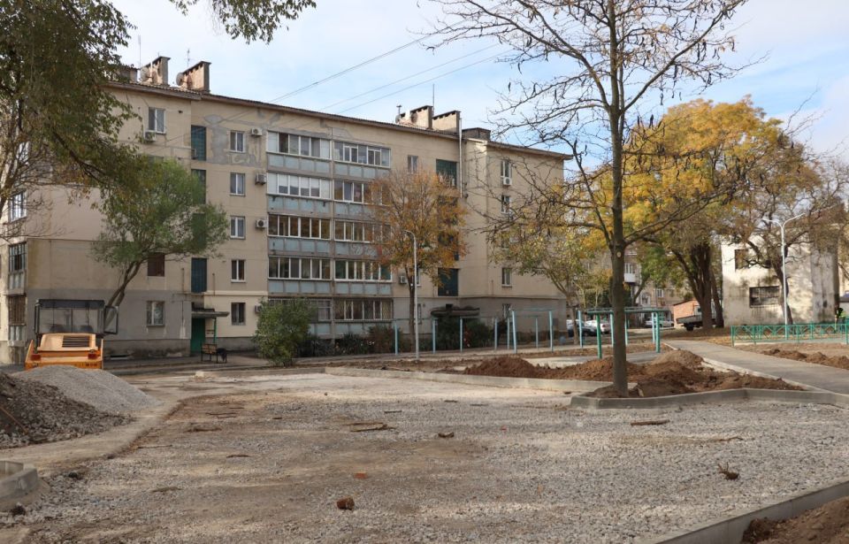 Новые игровые элементы устанавливают во дворе по ул. Славы, 25/12, 23, 21, Фестивальной, 2, 6, Всесоюзной, 10, в рамках благоустройства территории Новые игровые элементы устанавливают во дворе по ул. Славы, 25/12, 23, 21, Фестивальной, 2, 6, Всесоюзной, 10, в рамках благоустройства территории