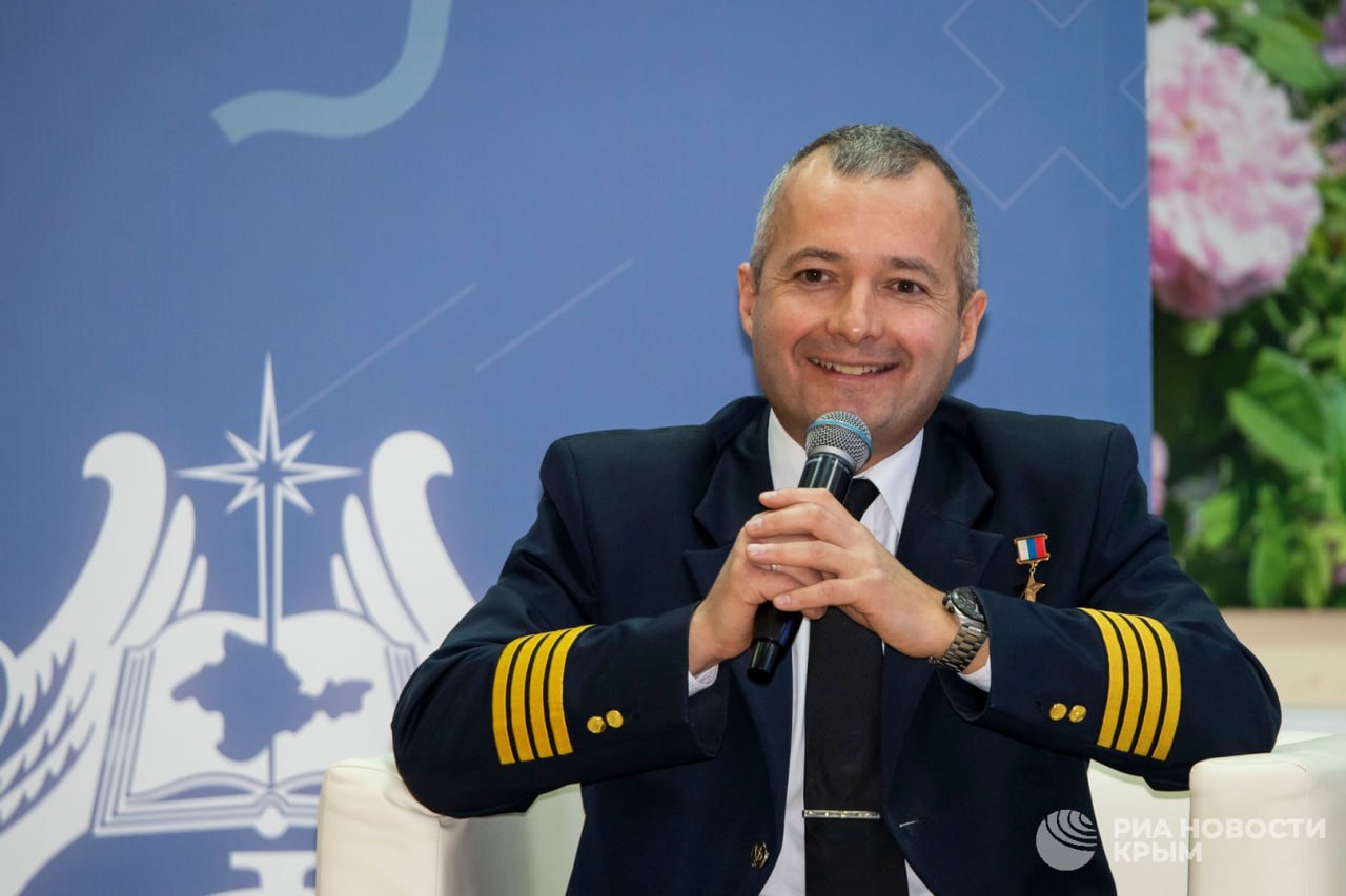 В КФУ имени Вернадского прошла встреча с Героем РФ Дамиром Юсуповым В КФУ имени Вернадского прошла встреча с Героем РФ Дамиром Юсуповым