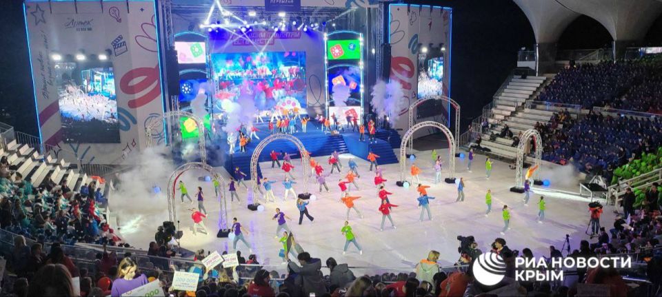 Финалисты конкурса "Большая перемена" в "Артеке" являются одной большой семьей – Кириенко