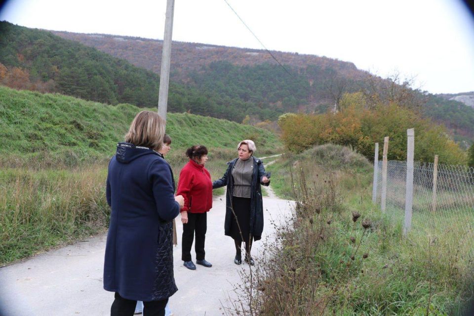 Ольга Урайкина: Сегодня в продолжении рассмотрения обращения жительницы села Баштановка, Верхореченского сельского поселения, для более детального изучения земельного вопроса осуществила выезд на место земельного участка... Ольга Урайкина: Сегодня в продолжении рассмотрения обращения жительницы села Баштановка, Верхореченского сельского поселения, для более детального изучения земельного вопроса осуществила выезд на место земельного участка...