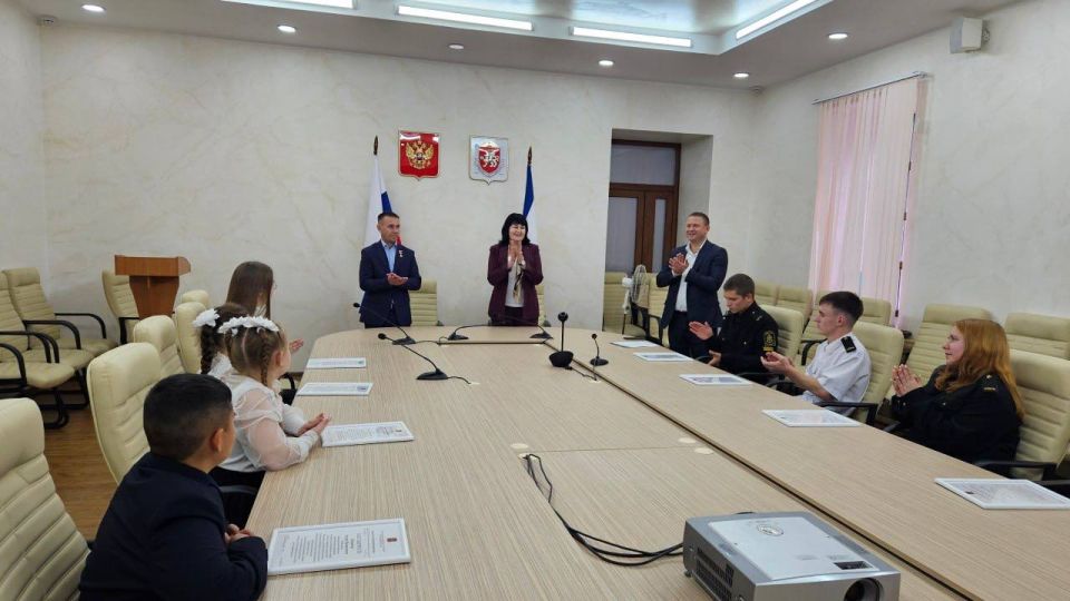 Юрий Нимченко: Юные Крымчане стали победителями Всероссийской школы–конкурса «Портрет твоего края» Юрий Нимченко: Юные Крымчане стали победителями Всероссийской школы–конкурса «Портрет твоего края»